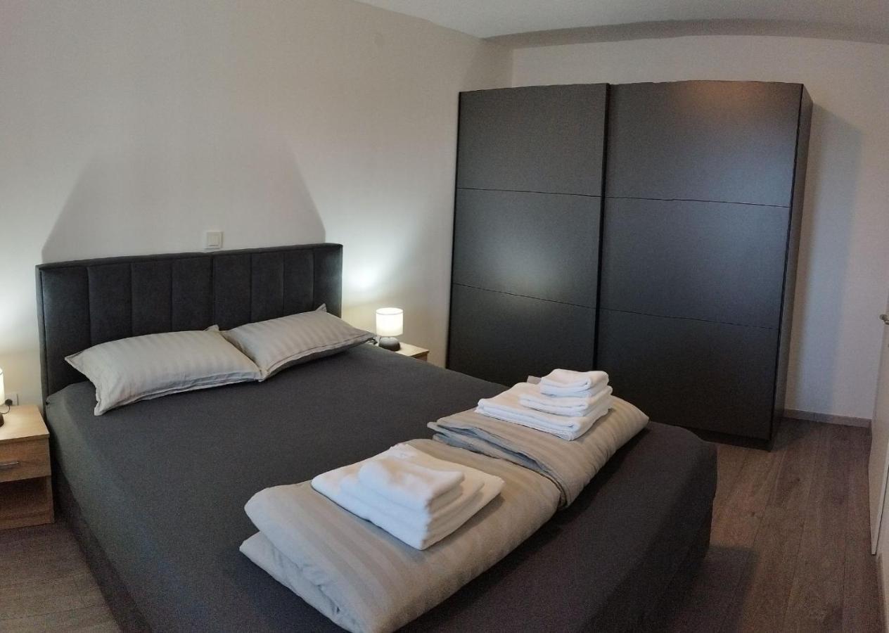 Apartment Luka พูลา ภายนอก รูปภาพ