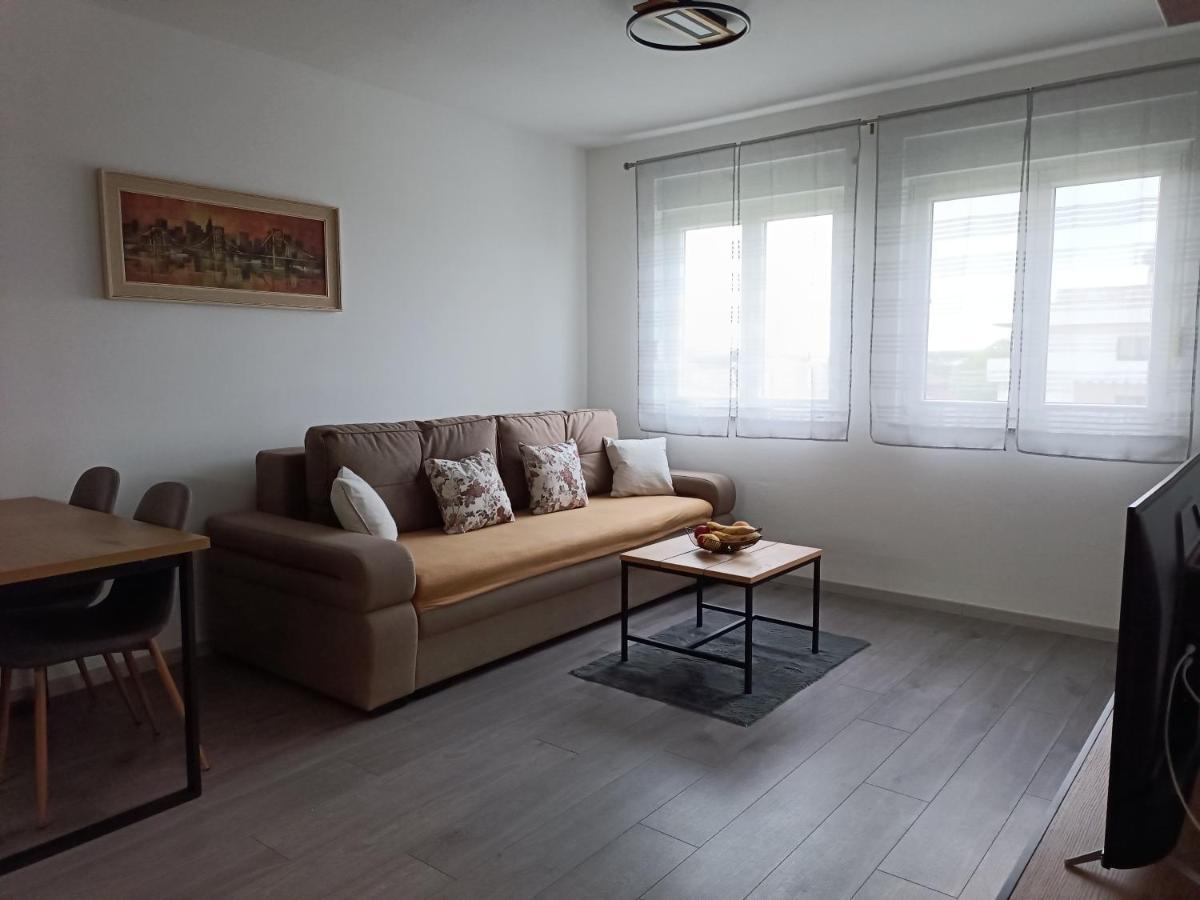 Apartment Luka พูลา ภายนอก รูปภาพ